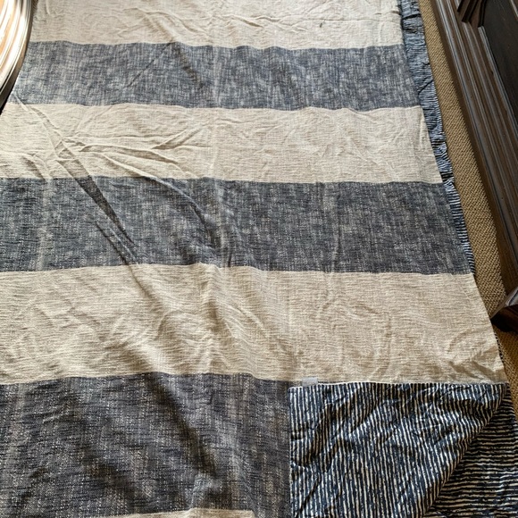 Bedding - Picture 3 of 3